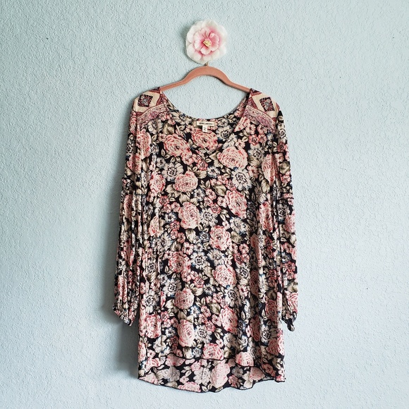Billabong Dresses & Skirts - Billabong Floral Long Sleeved Peasant Dress